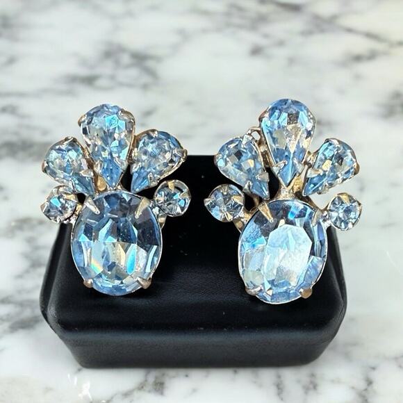 Vintage Ice Blue Teardrop Round Rhinestone Silver Tone Clip Earrings 1960’s - Picture 8 of 8